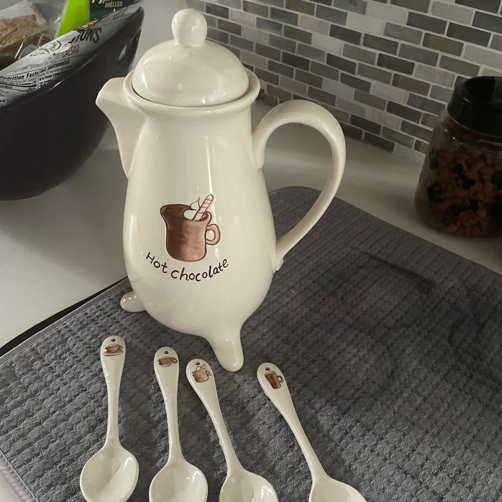 Hot chocolate pitcher with 4 spoons